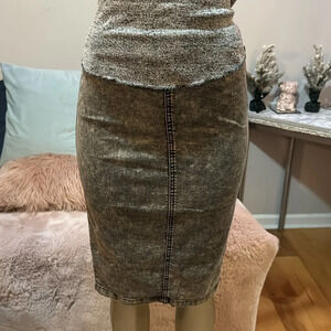 Stonewash Black Pencil Skirt: Size Small, Below the Knee Length. Versatile.